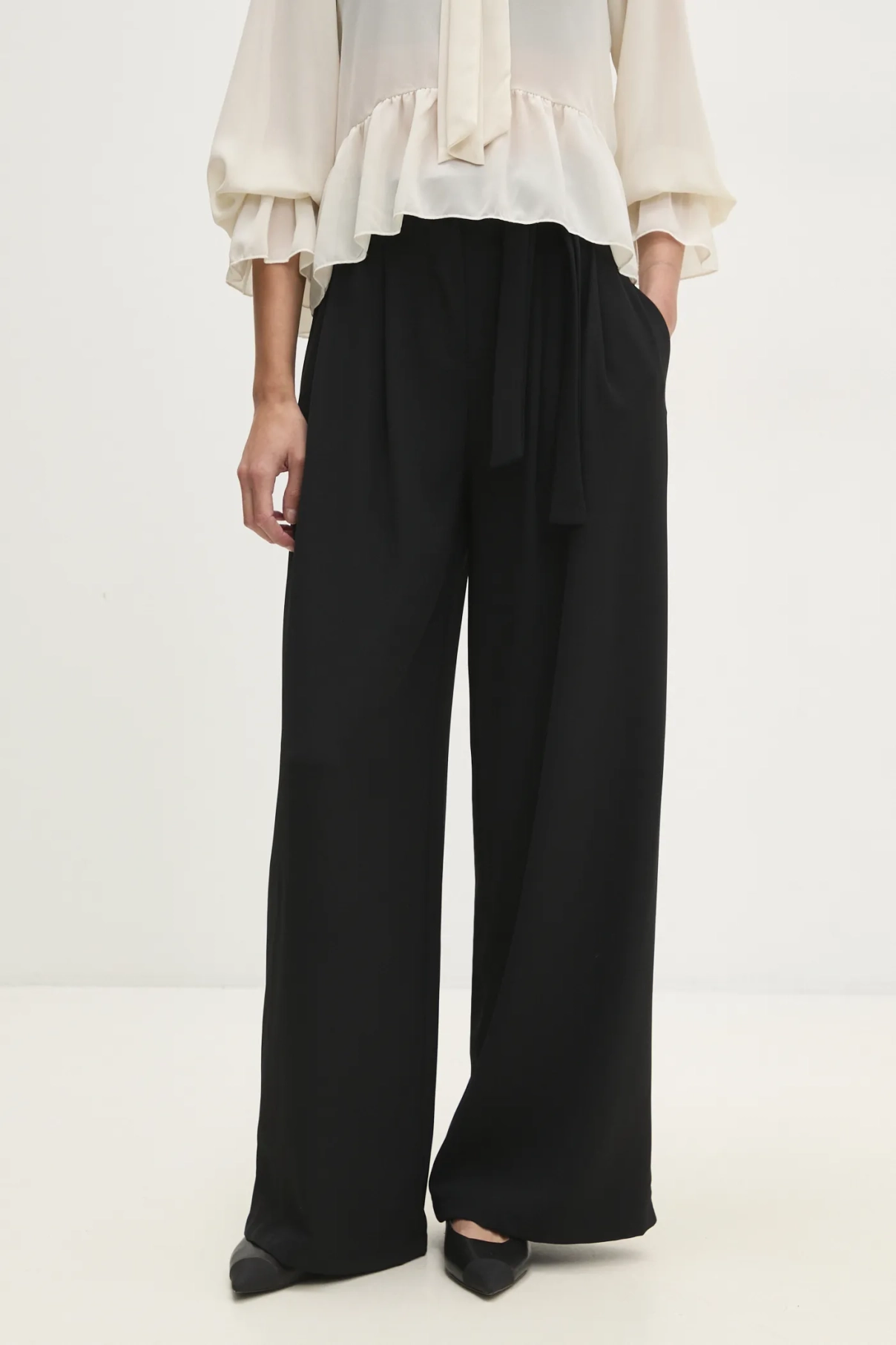 Брюки Answear Lab, черный
Брюки Answear Lab, черный