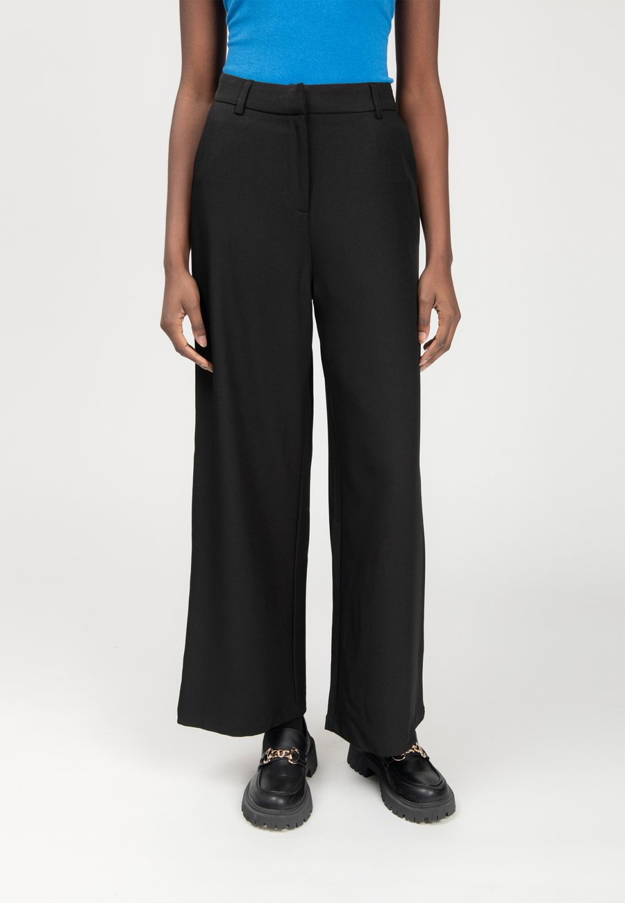 Брюки INFLUENCER WIDE, Black
Брюки INFLUENCER WIDE, Black