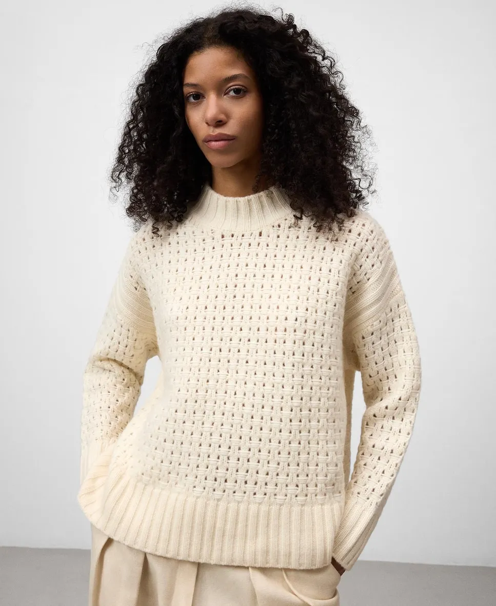 Женский шерстяной джемпер с ажурной вязкой Adolfo Dominguez, светло-бежевый
Женский шерстяной джемпер с ажурной вязкой Adolfo Dominguez, светло-бежевый