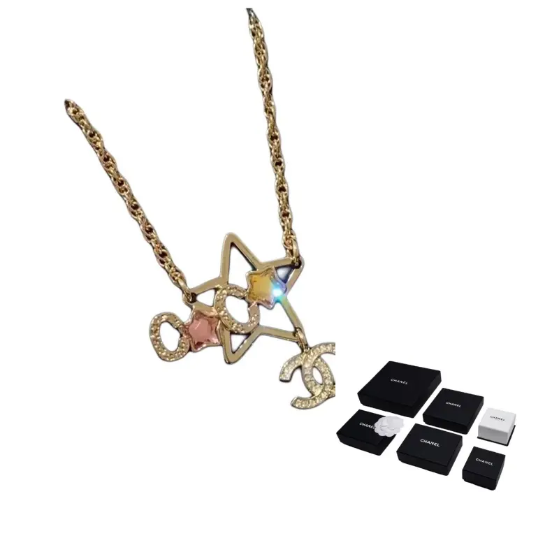 CHANEL Золотое металлическое колье Women's Gold
CHANEL Золотое металлическое колье Women's Gold