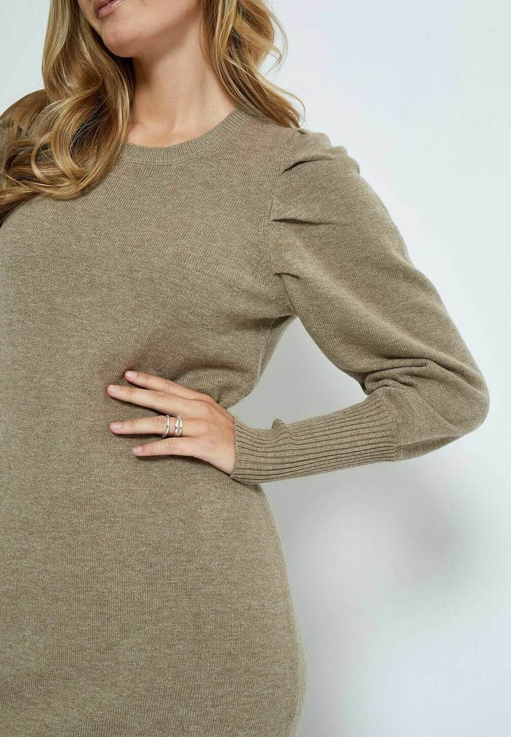 Платье-джемпер ANISSA PEPPERCORN, светло-коричневый
Платье-джемпер ANISSA PEPPERCORN, светло-коричневый