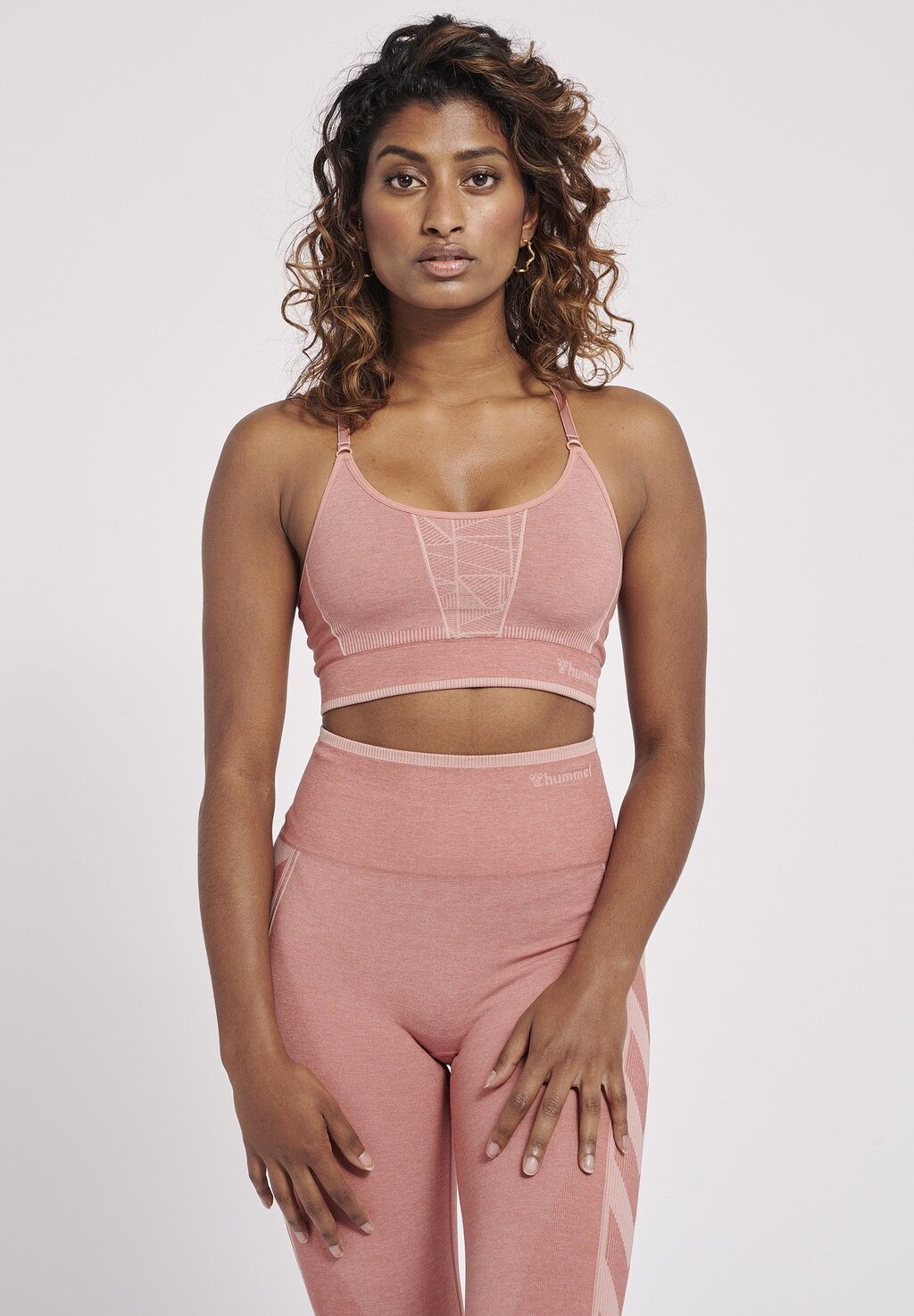Спортивный бюстгальтер с легкой поддержкой MT ENERGY SEAMLESS Hummel, цвет withered rose rose tan melange
Спортивный бюстгальтер с легкой поддержкой MT ENERGY SEAMLESS Hummel, цвет withered rose rose tan melange