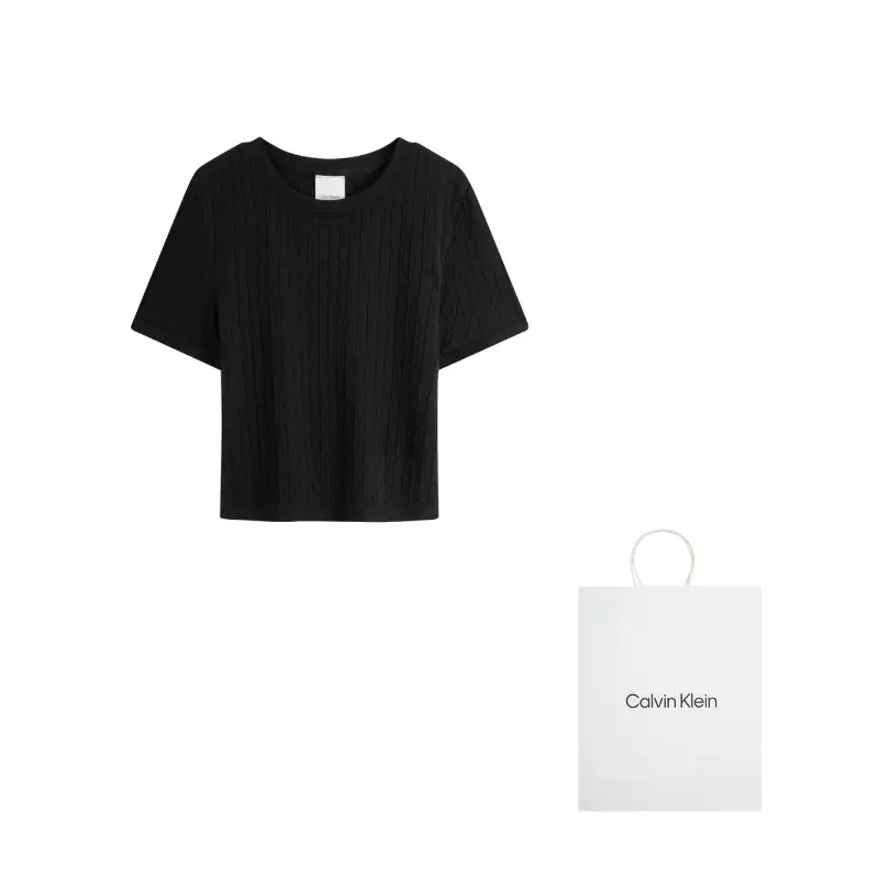 Футболка женская Calvin Klein, черный
Футболка женская Calvin Klein, черный