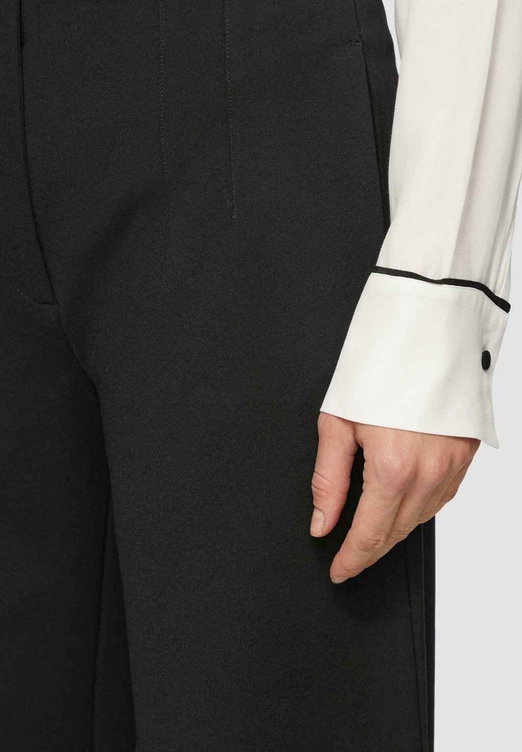 Брюки WIDE-LEG s.Oliver BLACK LABEL, черный
Брюки WIDE-LEG s.Oliver BLACK LABEL, черный