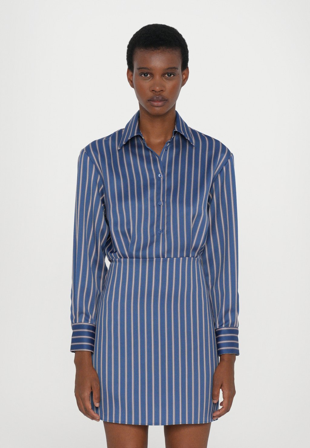 Платье-рубашка NICHOLS MAX&Co., светло-голубой
Платье-рубашка NICHOLS MAX&Co., светло-голубой