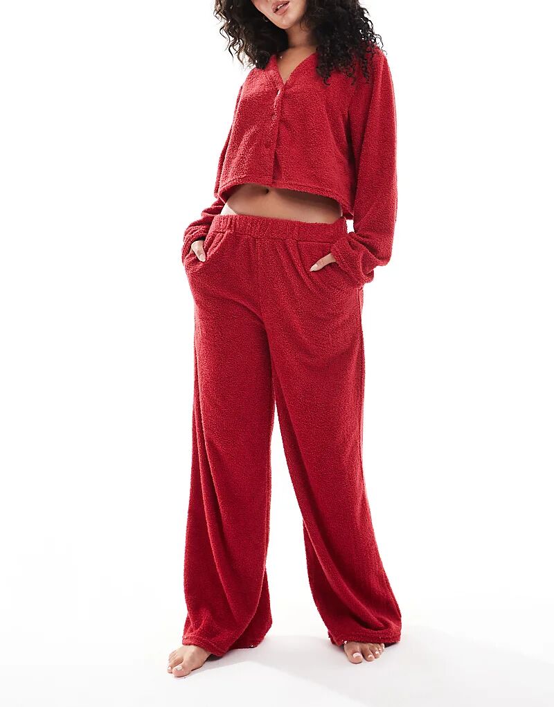 Мягкий пушистый кардиган Loungeable бордового цвета
Мягкий пушистый кардиган Loungeable бордового цвета