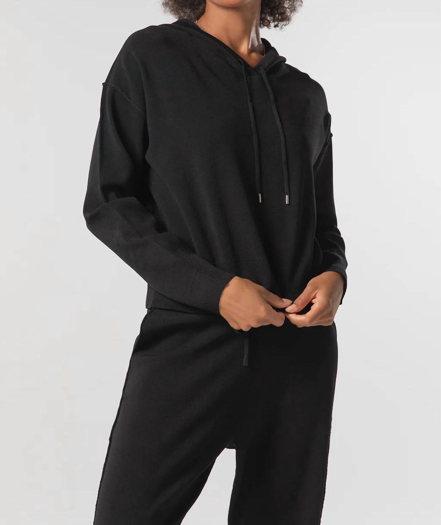 Свитшот с капюшоном в цвете чернил KADA
Свитшот с капюшоном в цвете чернил KADA