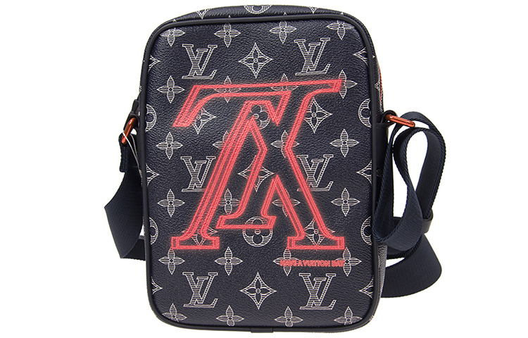 Дунай Монограмм Перевернутый Чернильный Полуночный Синий LOUIS VUITTON
Дунай Монограмм Перевернутый Чернильный Полуночный Синий LOUIS VUITTON