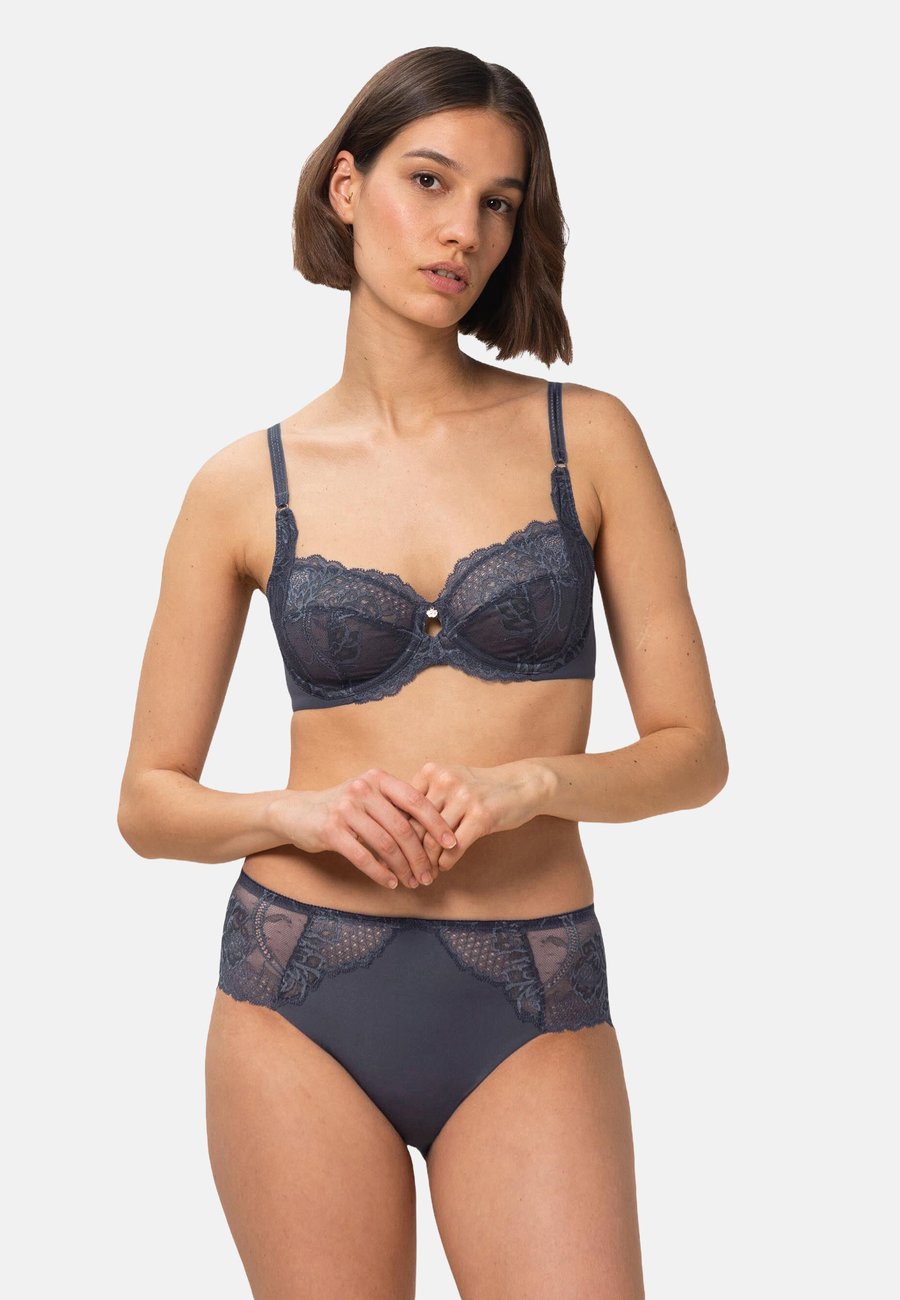 Бюстгальтер Triumph 2-PACK WILD PEONY FLORALE, Pebble Grey/Blue-Grey
Бюстгальтер Triumph 2-PACK WILD PEONY FLORALE, Pebble Grey/Blue-Grey