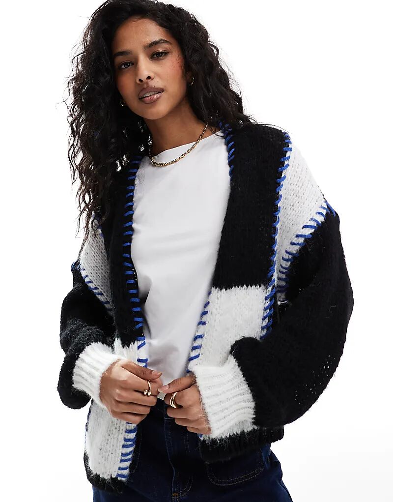 Кардиган ажурной вязки черного и белого цвета с контрастной строчкой ONLY
Кардиган ажурной вязки черного и белого цвета с контрастной строчкой ONLY