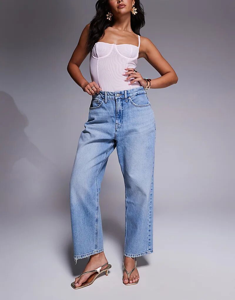 Good American Укороченные свободные джинсы в стиле 90-х, средне-синего цвета
Good American Укороченные свободные джинсы в стиле 90-х, средне-синего цвета