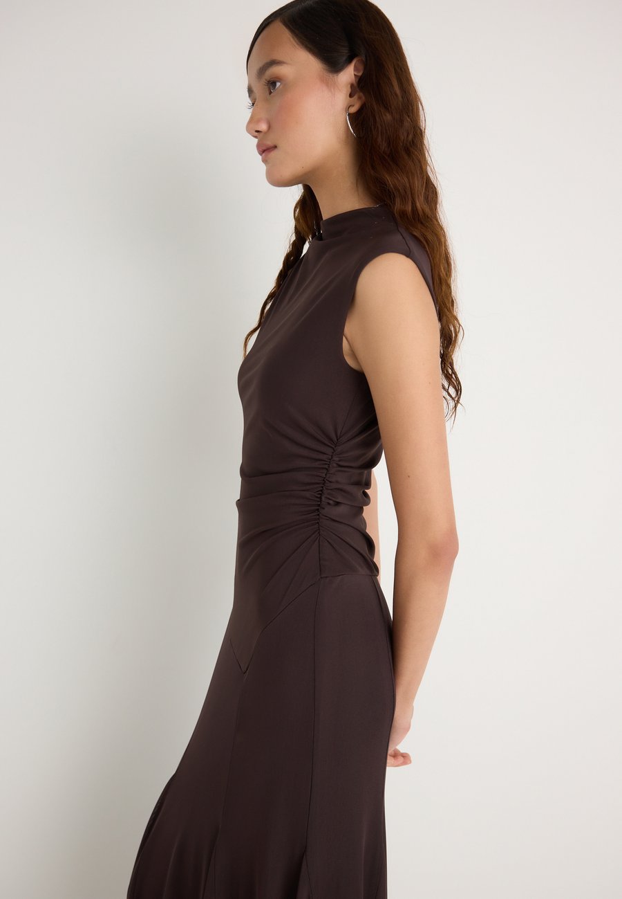Платье Gina Tricot DROPPED WAIST DRESS, Dark Brown/Brown
Платье Gina Tricot DROPPED WAIST DRESS, Dark Brown/Brown