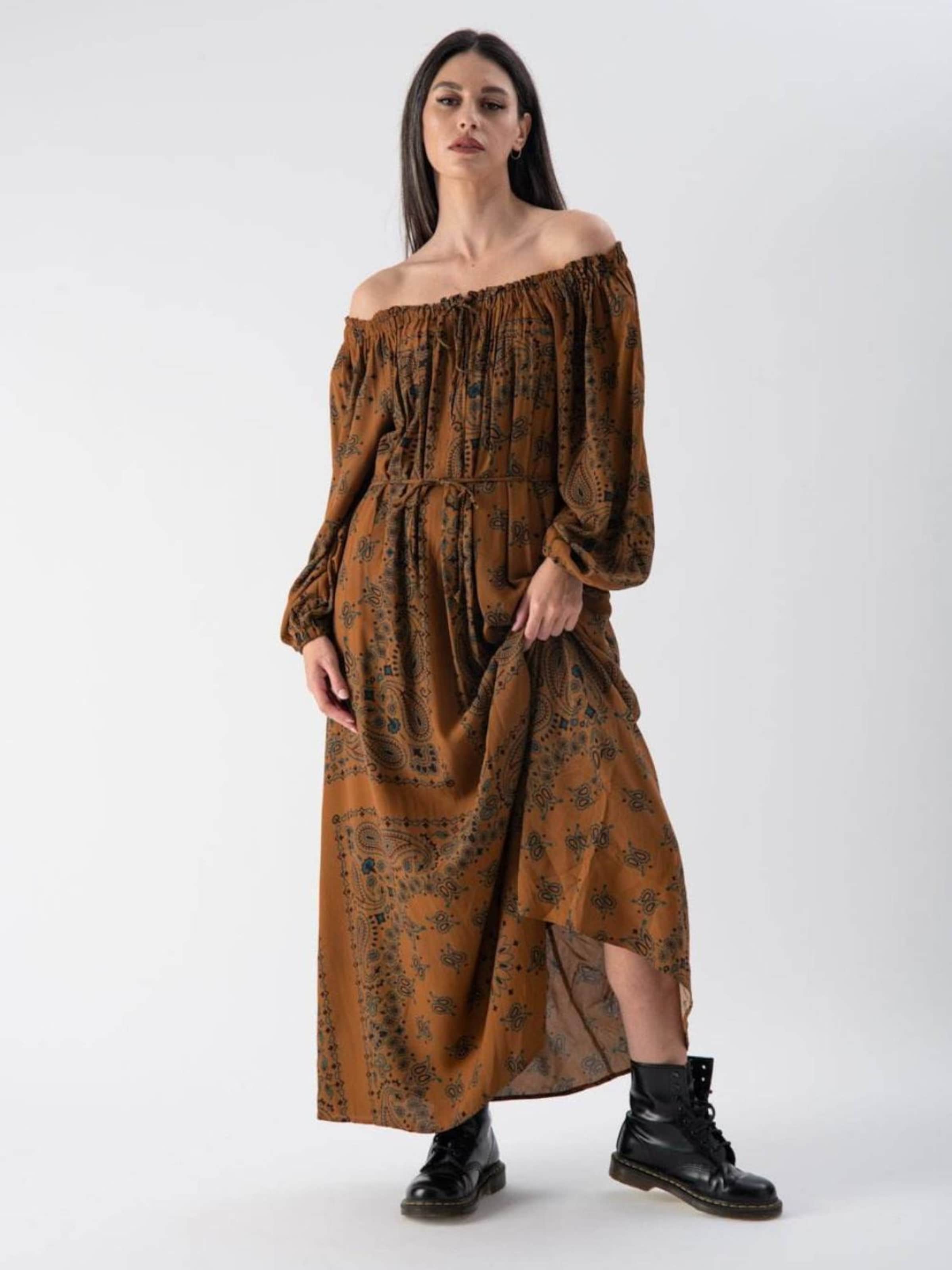 MND Платье в верблюжьем цвете
MND Платье в верблюжьем цвете