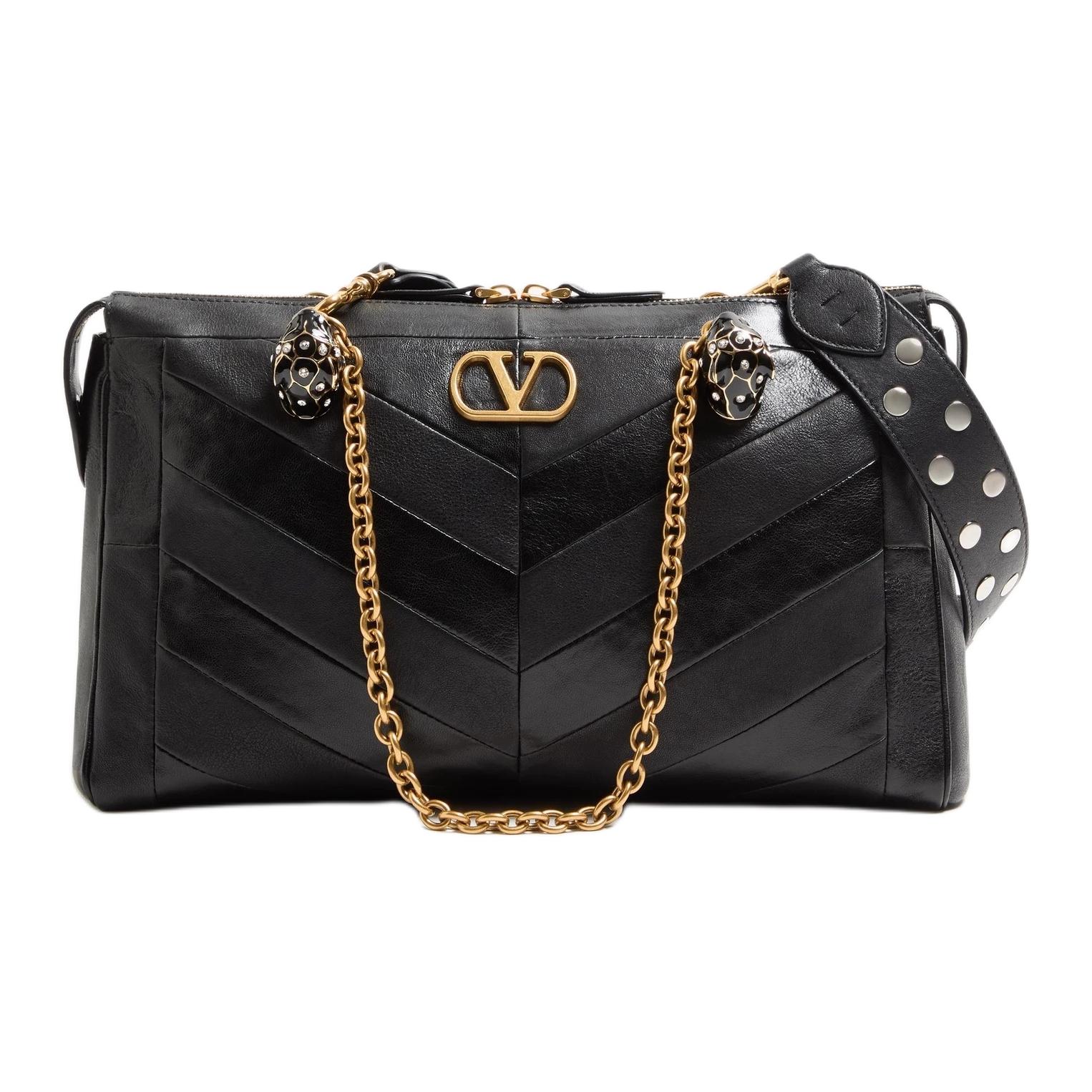 Valentino Одноручная женская сумка из овчины черного цвета
Valentino Одноручная женская сумка из овчины черного цвета