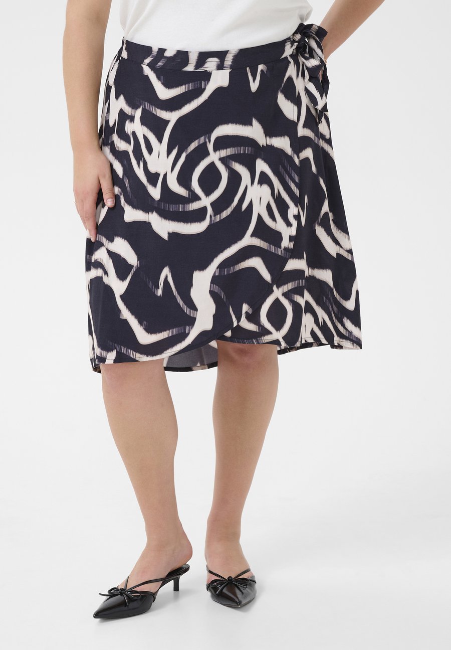 Юбка Kaffe Curve MAREN, Black Nature Organic Lines/Black
Юбка Kaffe Curve MAREN, Black Nature Organic Lines/Black