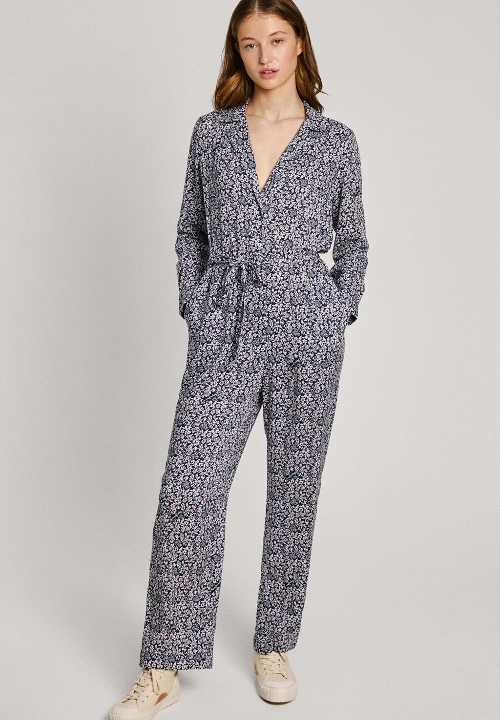 Комбинезон LUCIE Pepe Jeans, темно-синий
Комбинезон LUCIE Pepe Jeans, темно-синий