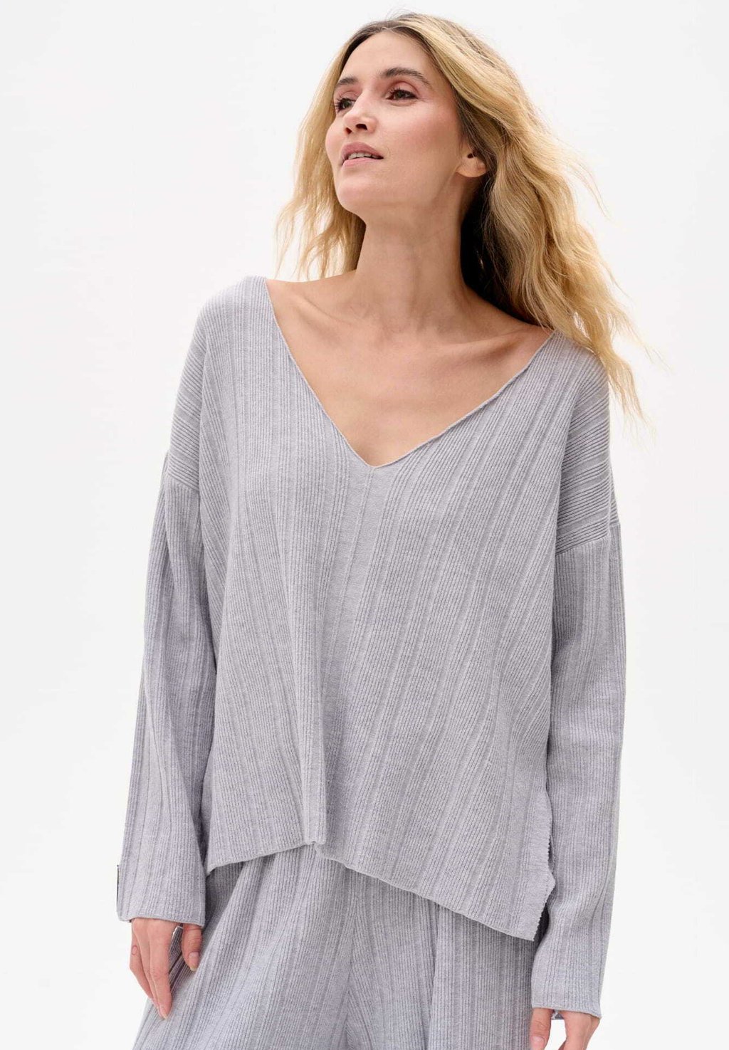 Джемпер DEBI blue shadow, серый
Джемпер DEBI blue shadow, серый