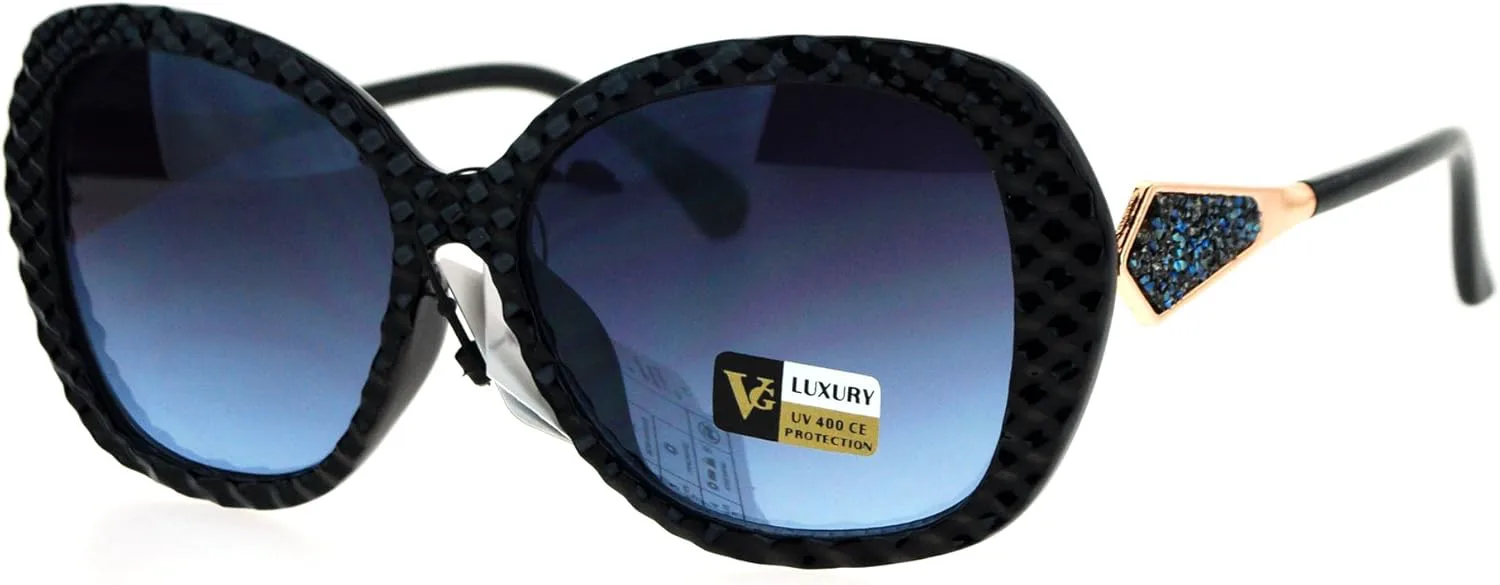 Женские солнцезащитные очки JuicyOrange с текстурированным узором, квадратной оправой и декором, имитирующим друзу, с защитой от УФ-излучения 400, Black (Blue Smoke)
Женские солнцезащитные очки JuicyOrange с текстурированным узором, квадратной оправой и декором, имитирующим друзу, с защитой от УФ-излучения 400, Black (Blue Smoke)