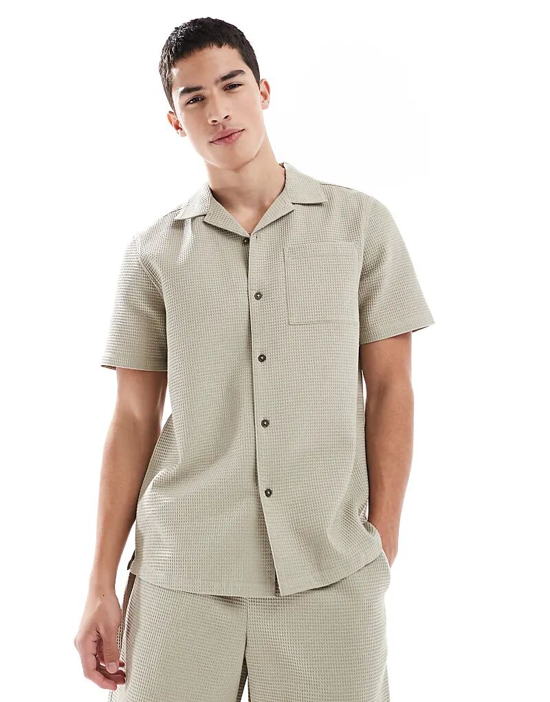 Рубашка New Look вафельного цвета в сочетании с камнем
Рубашка New Look вафельного цвета в сочетании с камнем