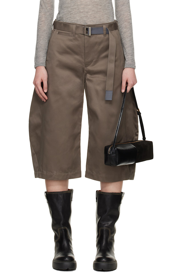 Sacai Хлопковые шорты-чиносы бежевого цвета
Sacai Хлопковые шорты-чиносы бежевого цвета