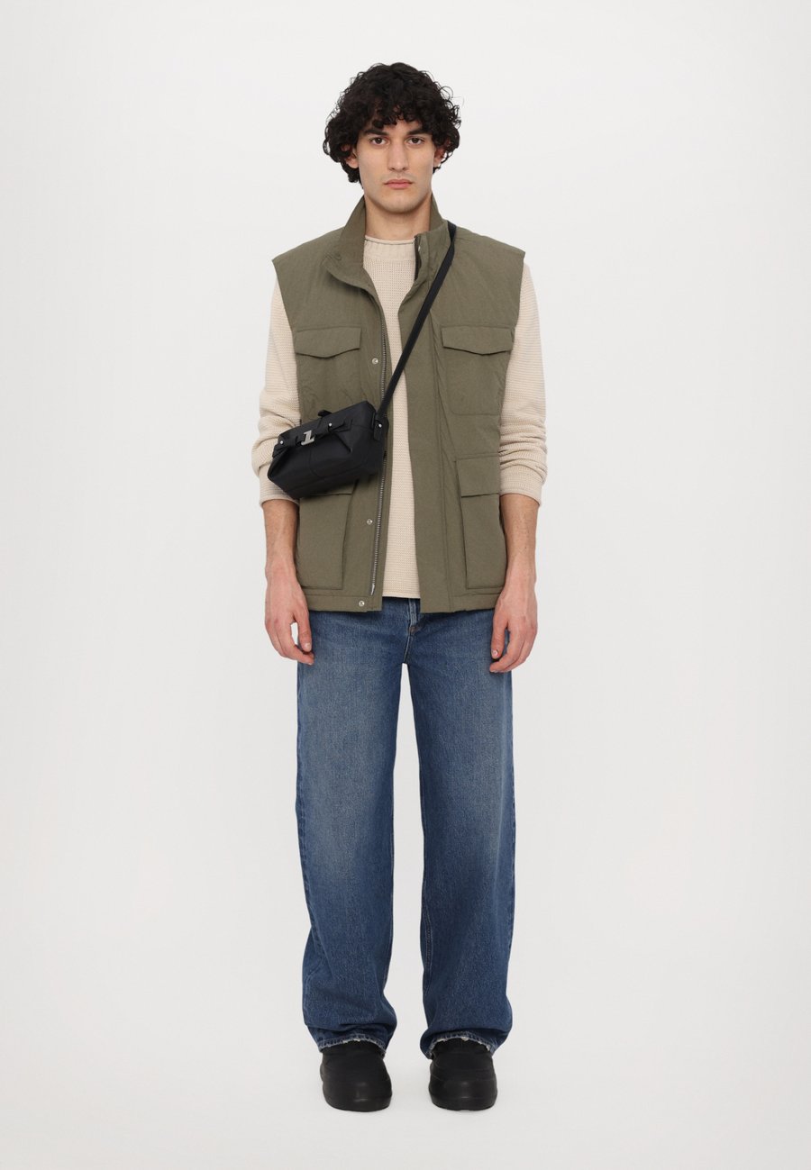 Сумка кросс-боди Bonastre AIRBAG S UNISEX, Black
Сумка кросс-боди Bonastre AIRBAG S UNISEX, Black