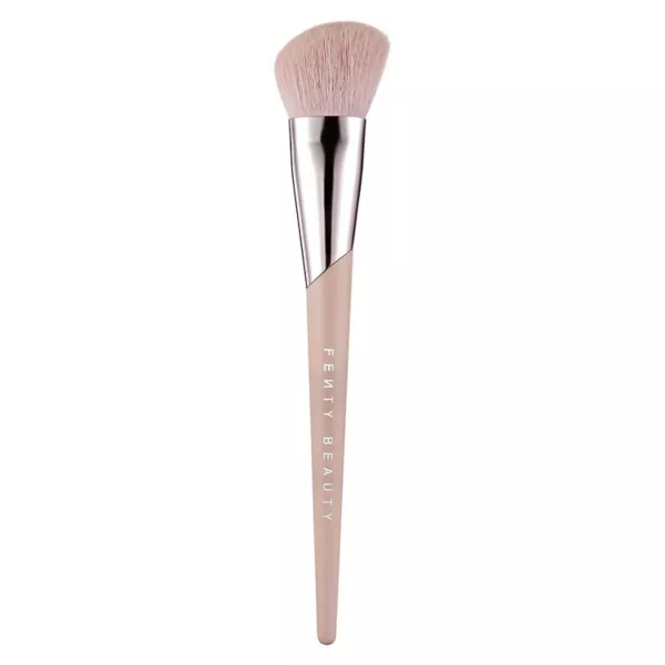 Кисть для коррекции формы лица 125 Fenty Beauty By Rihanna
Кисть для коррекции формы лица 125 Fenty Beauty By Rihanna