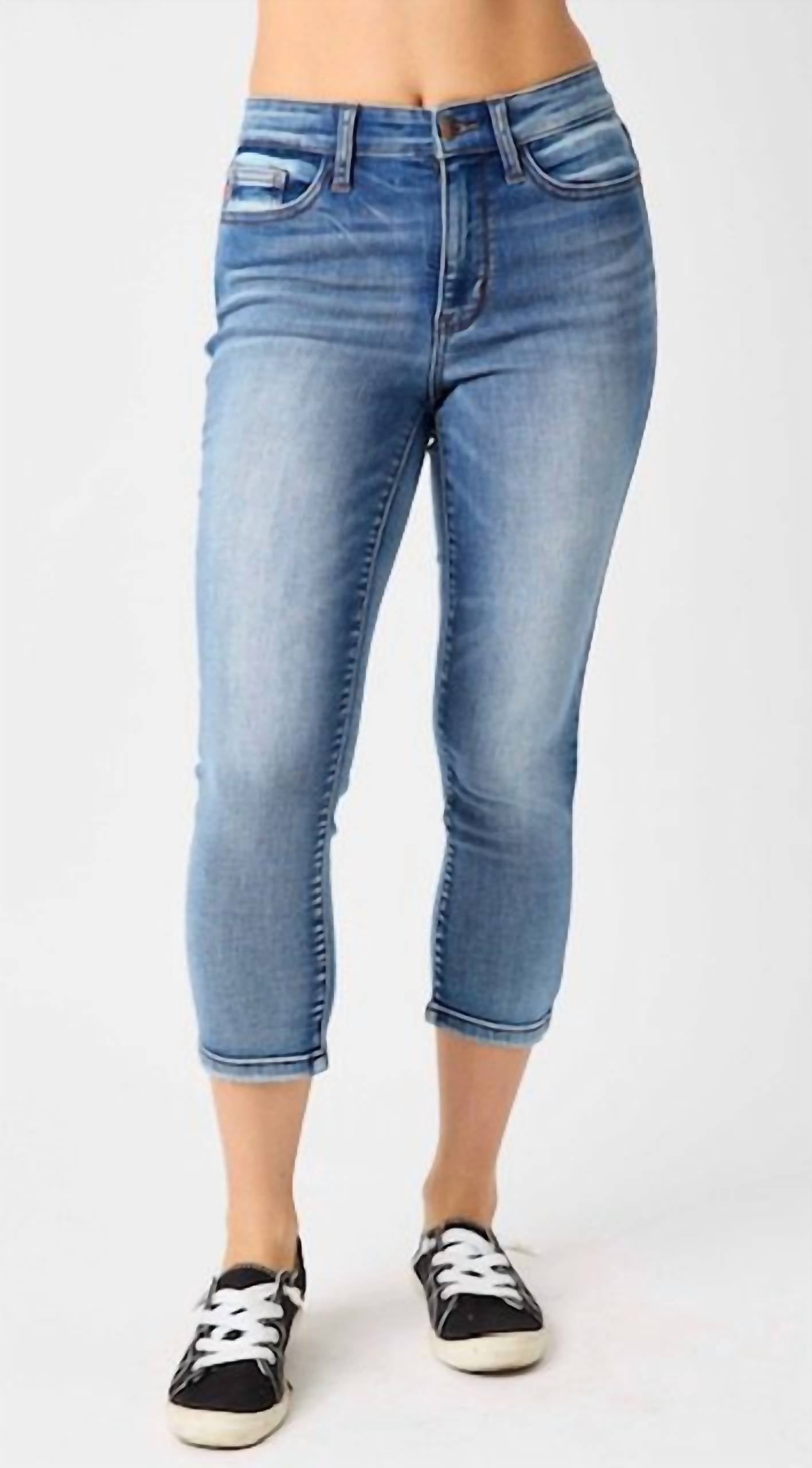 Джинсы-капри со средней посадкой и без потертостей, винтажная стирка Judy Blue, Vintage Wash
Джинсы-капри со средней посадкой и без потертостей, винтажная стирка Judy Blue, Vintage Wash