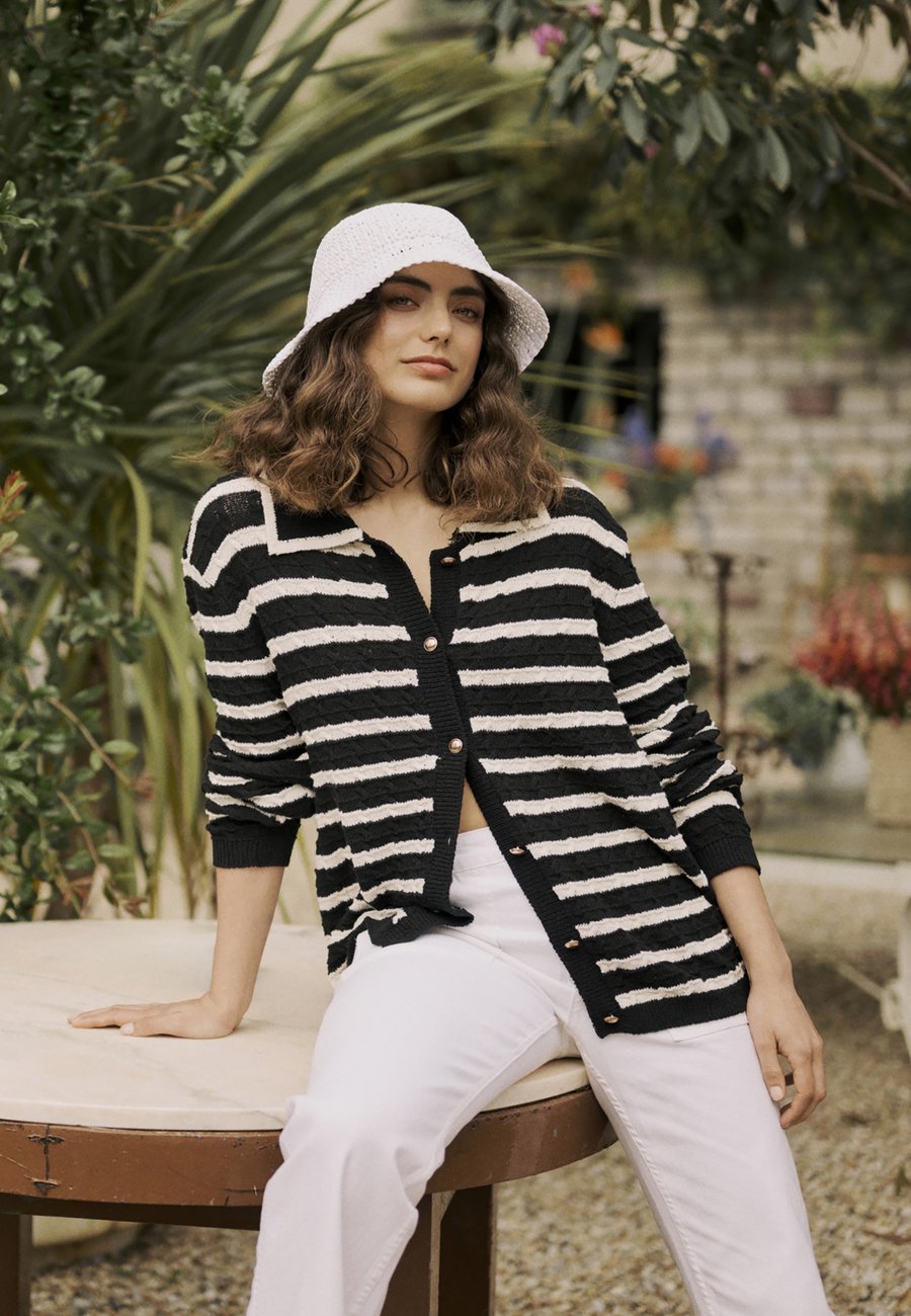 Кардиган Culture URSULA, Black Whitecap Stripe/Black
Кардиган Culture URSULA, Black Whitecap Stripe/Black