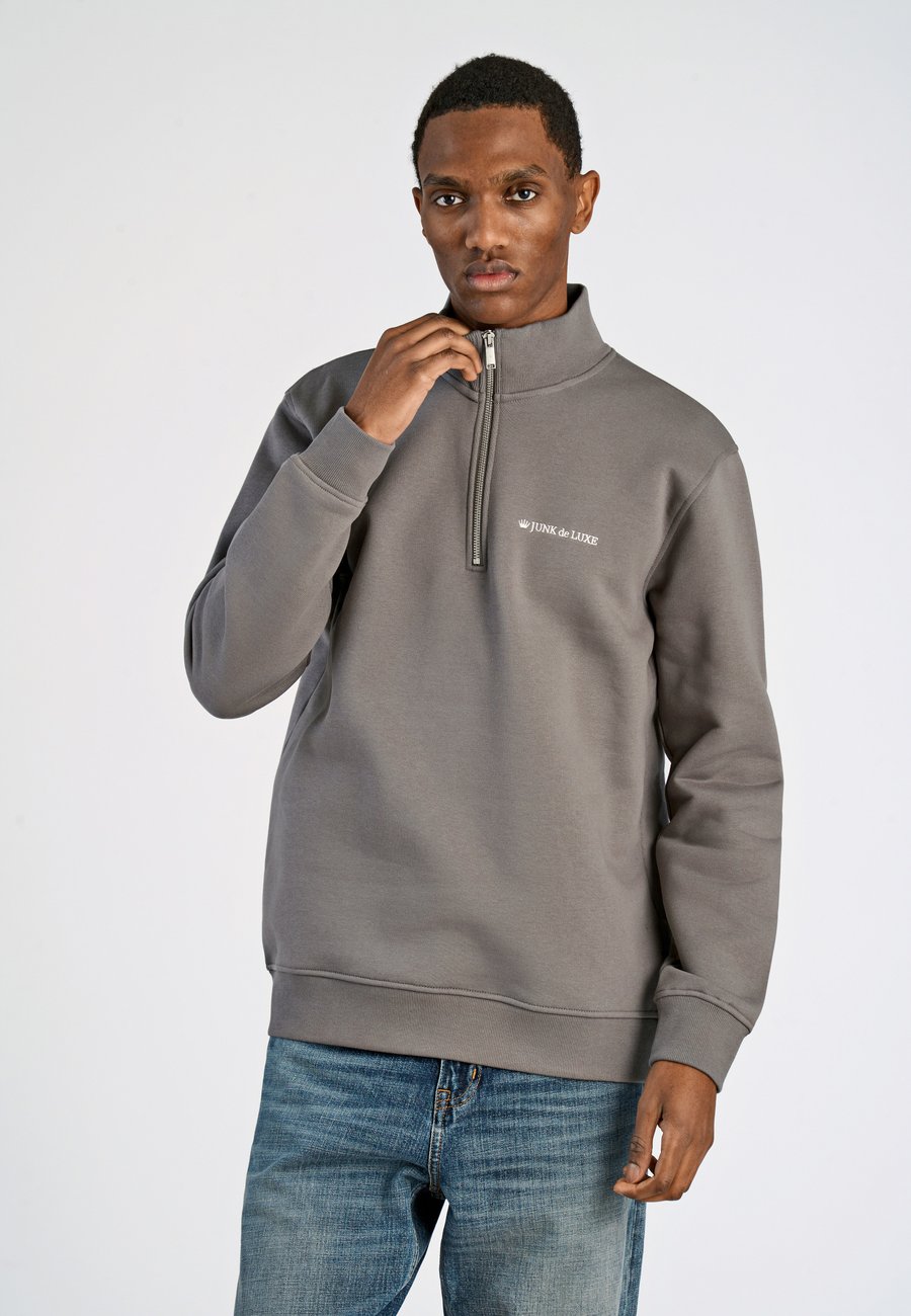 Толстовка Junk De Luxe Sweatshirt, Grey, Серый, Толстовка Junk De Luxe Sweatshirt, Grey
Толстовка Junk De Luxe Sweatshirt, Grey, Серый, Толстовка Junk De Luxe Sweatshirt, Grey