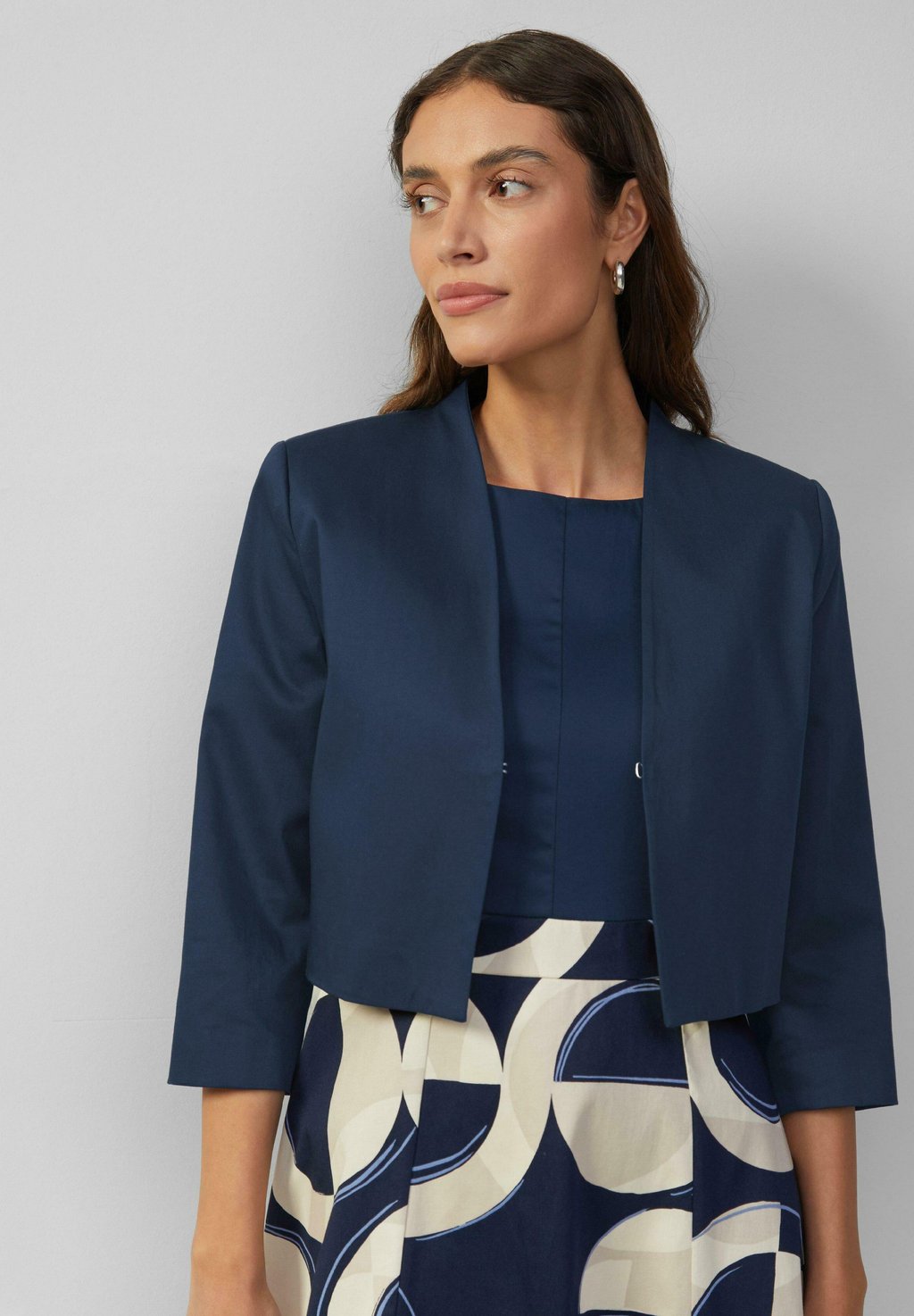 Блейзер VERKÜRZTER MIT 3/4-ÄRMELN s.Oliver BLACK LABEL, синий
Блейзер VERKÜRZTER MIT 3/4-ÄRMELN s.Oliver BLACK LABEL, синий