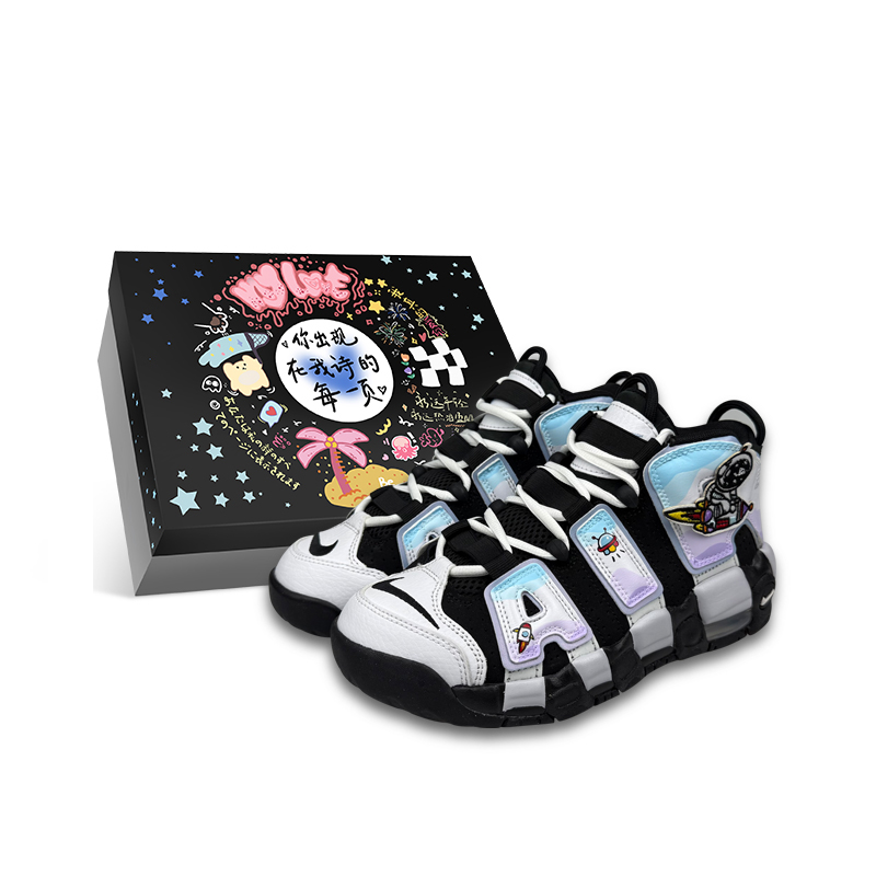 Кроссовки баскетбольные Air More Uptempo Space Journey More Mid top детские unisex Nike, Space Journey Box
Кроссовки баскетбольные Air More Uptempo Space Journey More Mid top детские unisex Nike, Space Journey Box