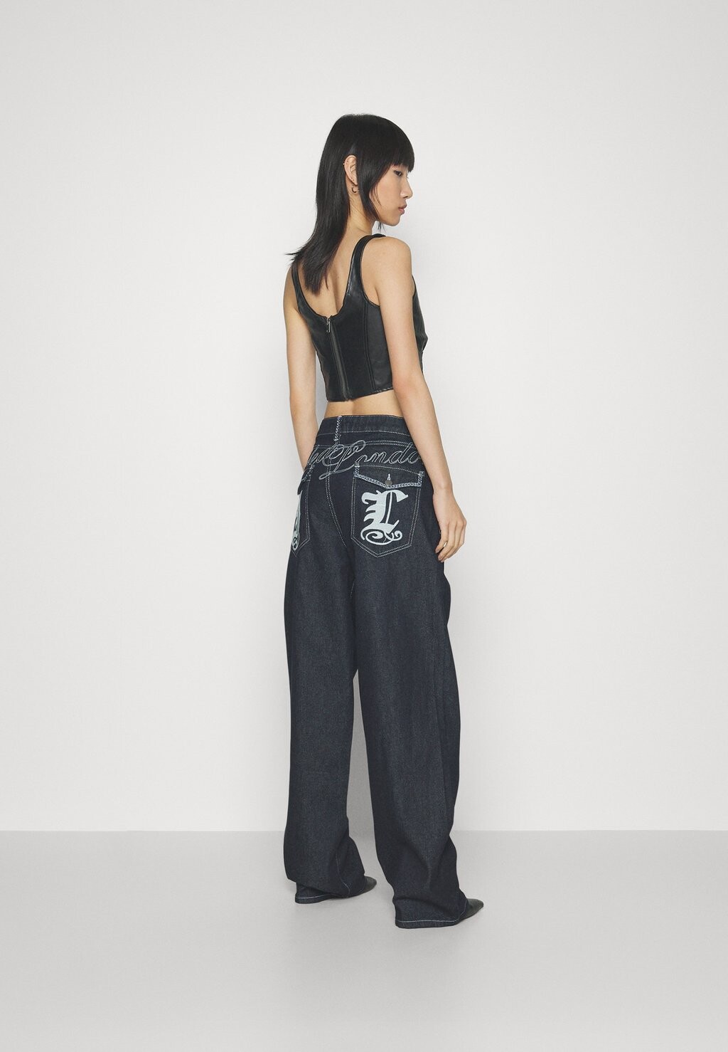 Джинсы свободного кроя EMBROIDERED LOOSE FIT TURN UP JEANS Jaded London, цвет blue
Джинсы свободного кроя EMBROIDERED LOOSE FIT TURN UP JEANS Jaded London, цвет blue
