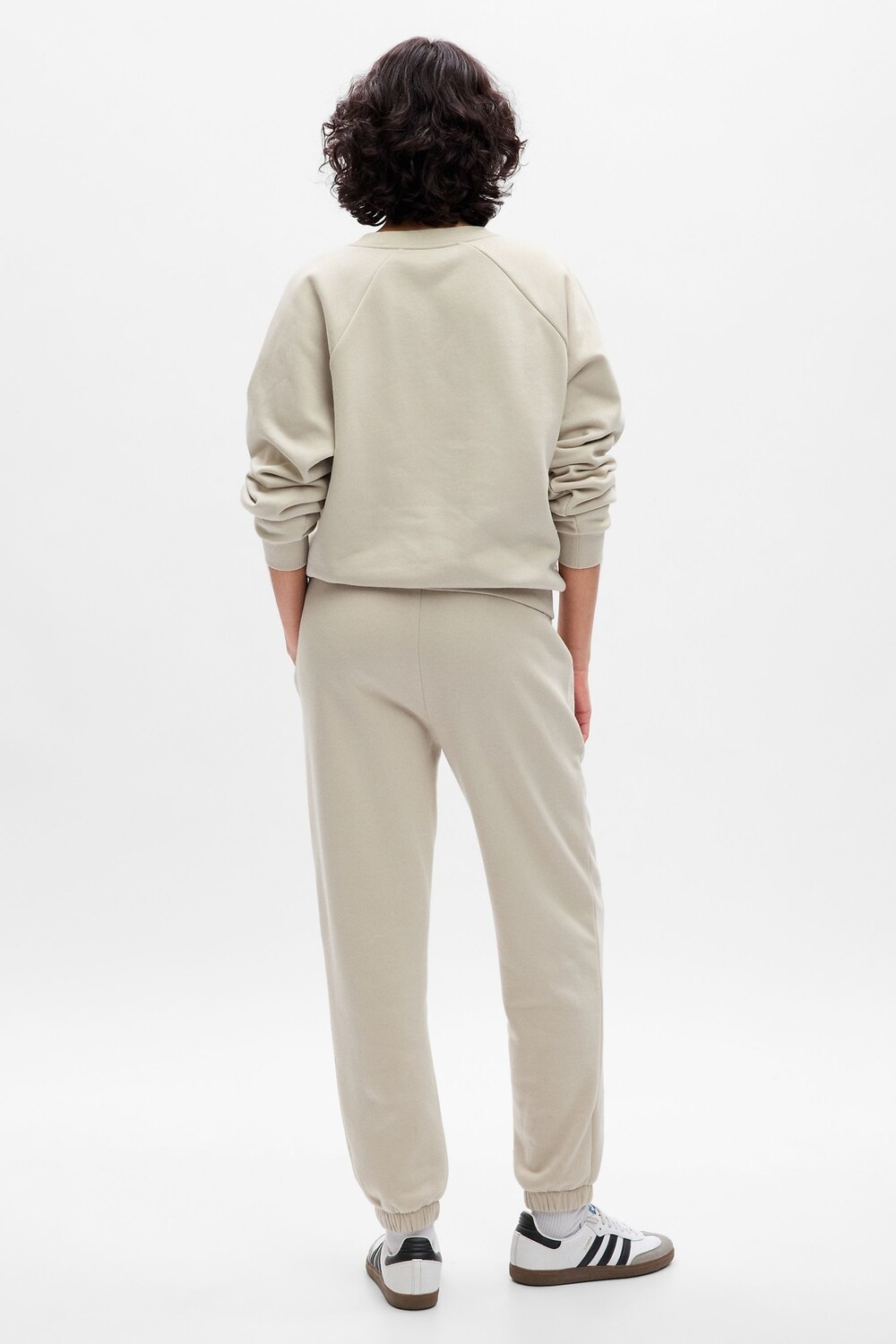 Джоггеры оверсайз с завышенной талией и манжетами Gap, бежевый
Джоггеры оверсайз с завышенной талией и манжетами Gap, бежевый