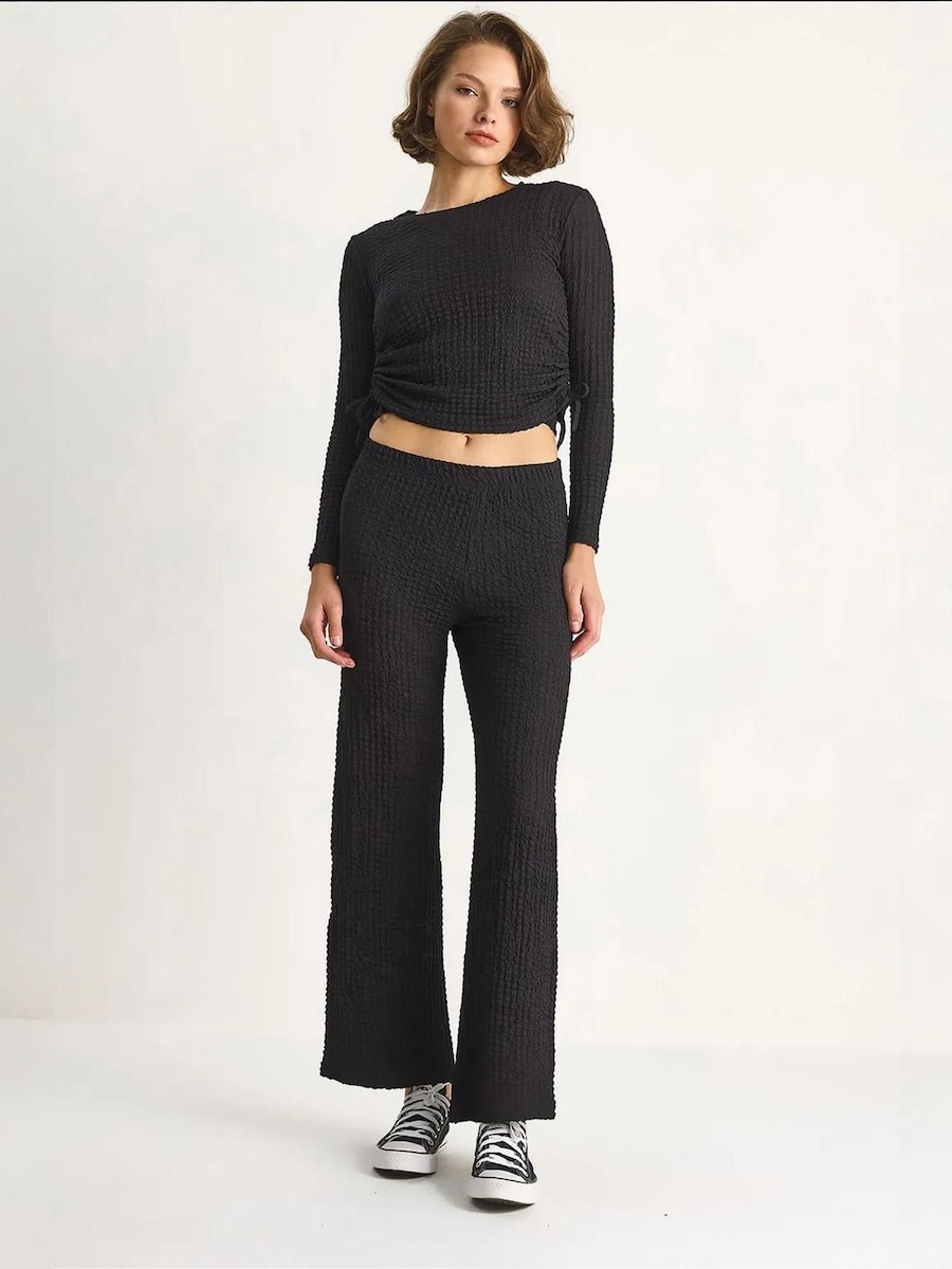 Брючный костюм Bianco Lucci, черный
Брючный костюм Bianco Lucci, черный