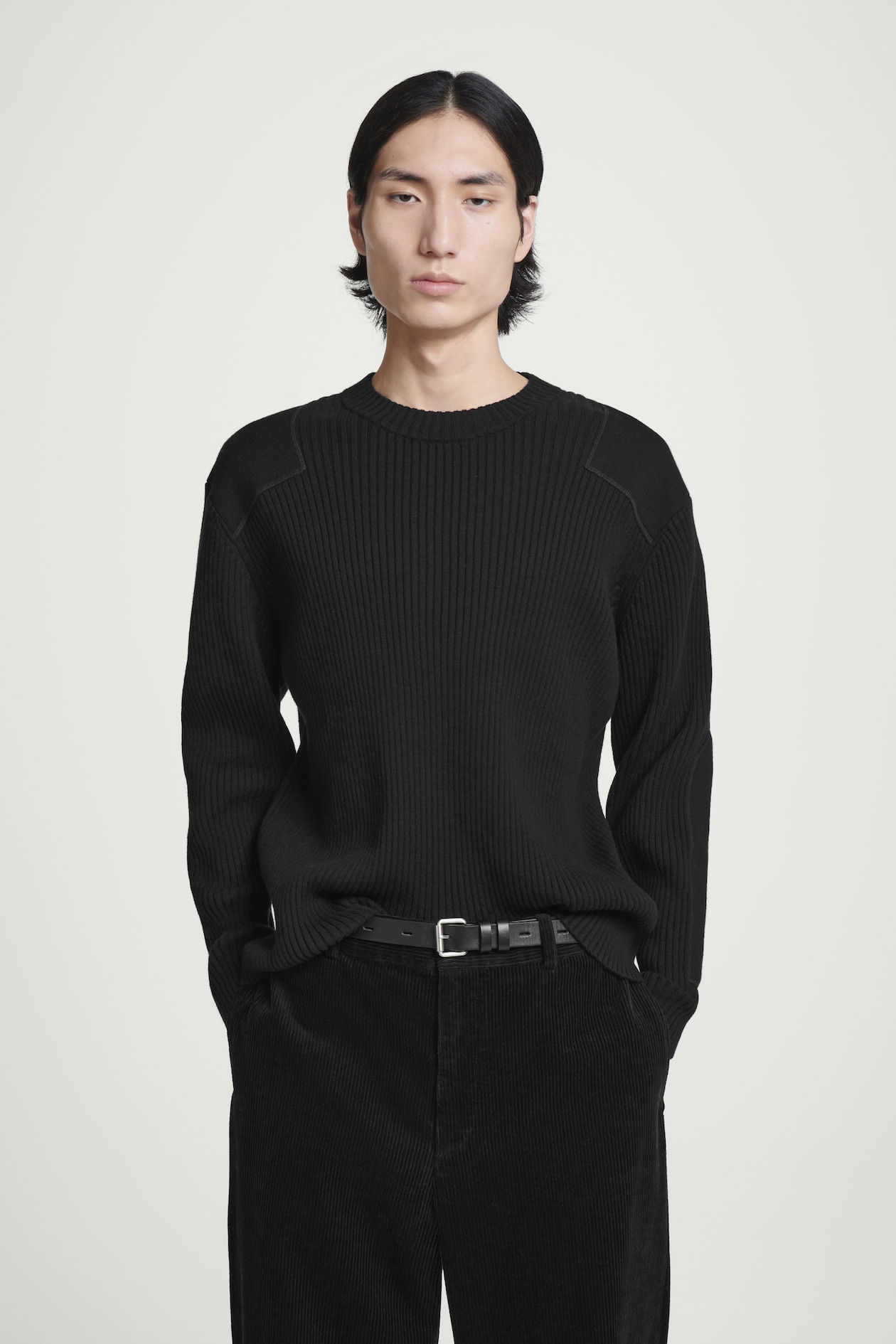 Свитер из смесовой шерсти с нашивками COS, черный
Свитер из смесовой шерсти с нашивками COS, черный