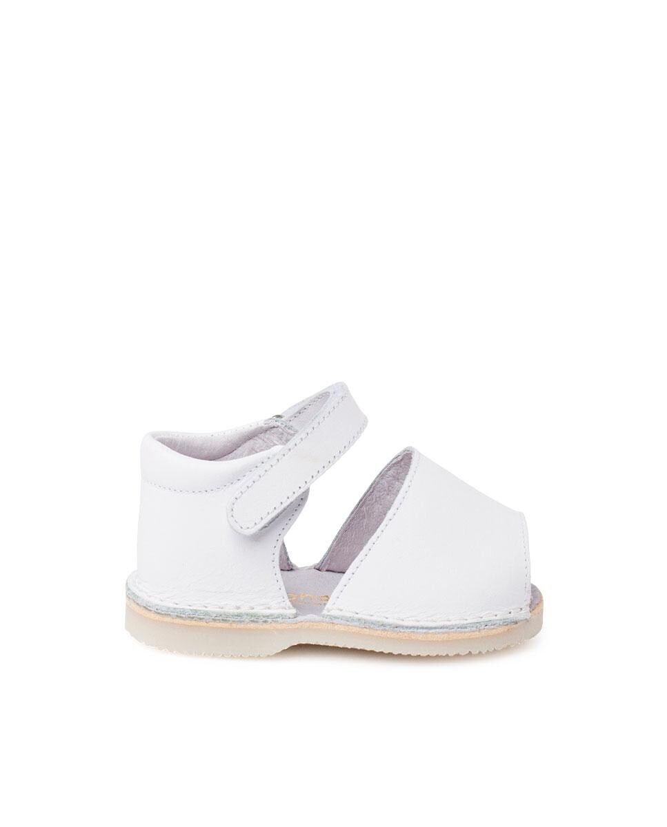 Кожаные сандалии для девочек на застежке-липучке Pisamonas, белый
Кожаные сандалии для девочек на застежке-липучке Pisamonas, белый