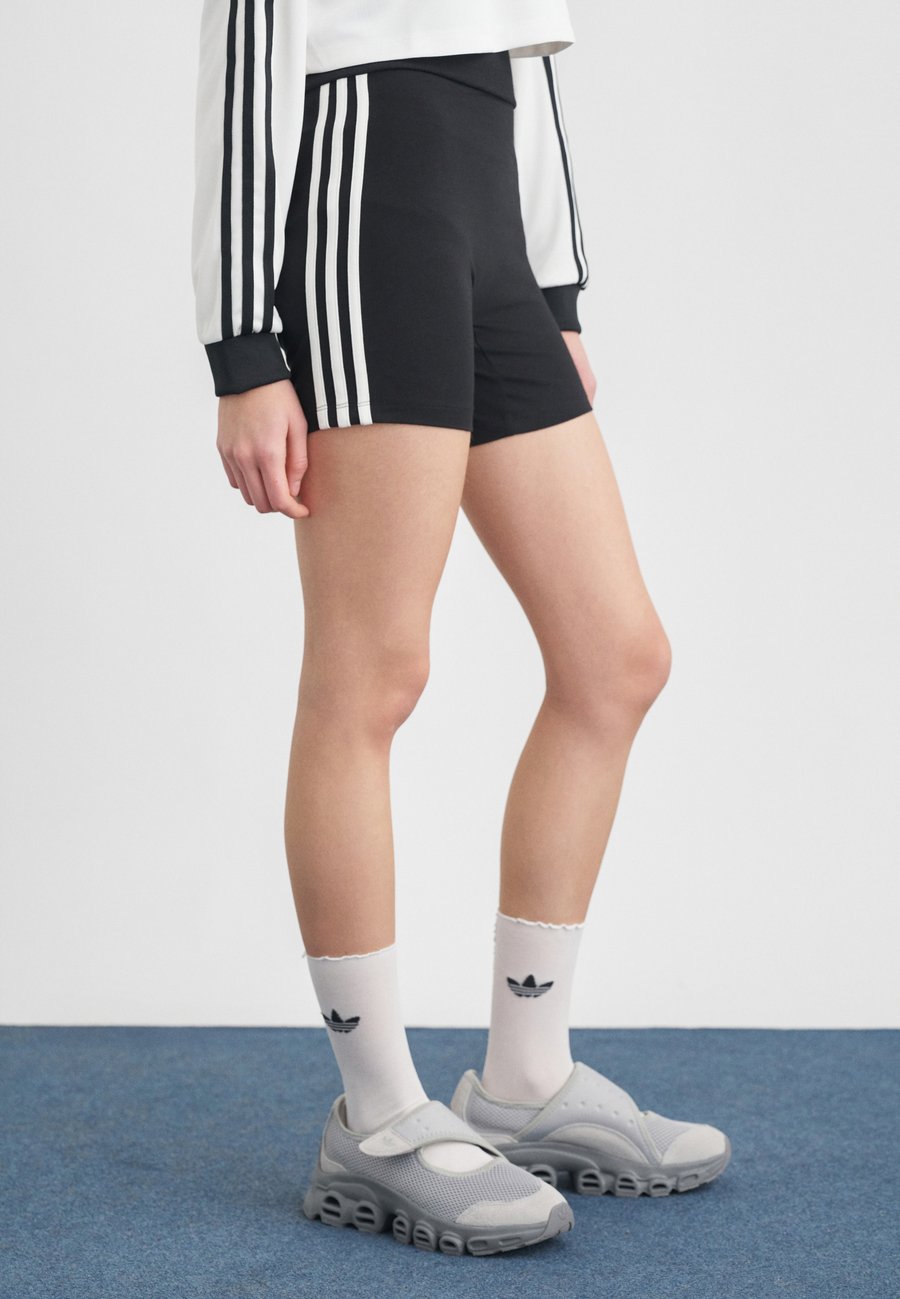 Шорты Adidas Originals Shorts, Black/White/Black
Шорты Adidas Originals Shorts, Black/White/Black