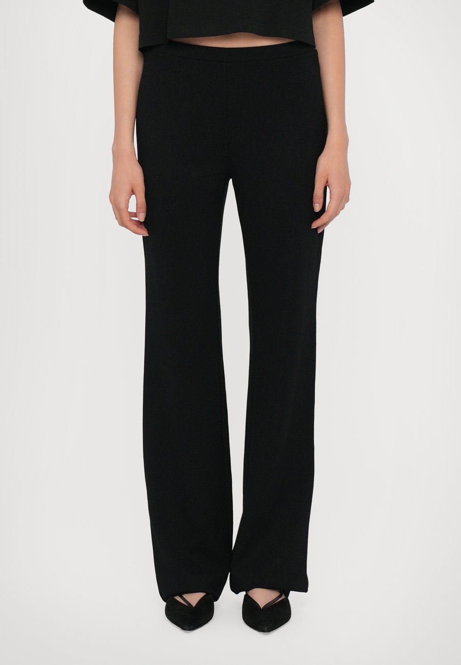 Брюки Diane von Furstenberg BROOKE STRAIGHT PANTS, Black
Брюки Diane von Furstenberg BROOKE STRAIGHT PANTS, Black