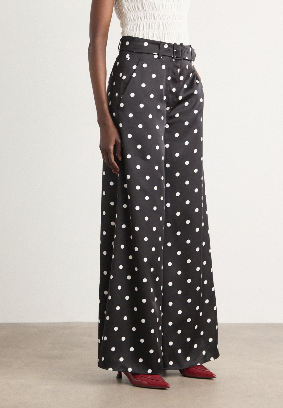 Брюки Marc Cain Trousers, Black/White/Black
Брюки Marc Cain Trousers, Black/White/Black