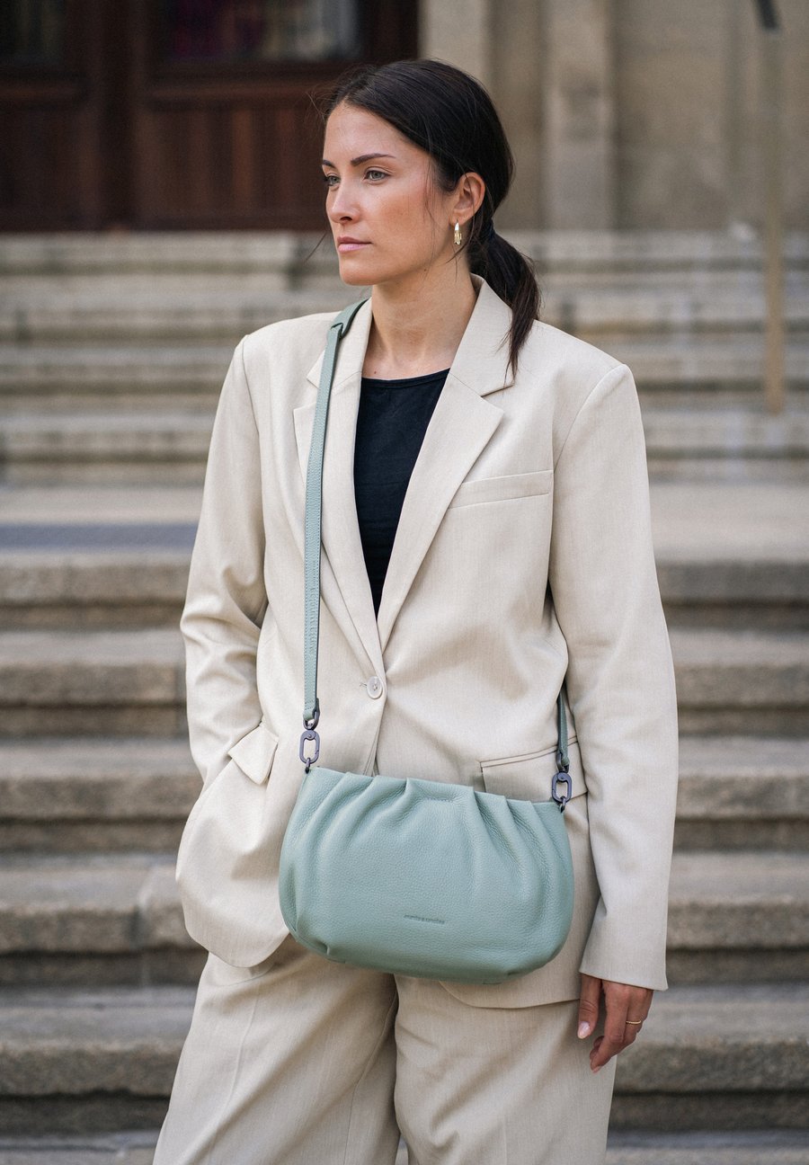 Сумка Aunts & Uncles Handbag, Sage Green/Mint
Сумка Aunts & Uncles Handbag, Sage Green/Mint