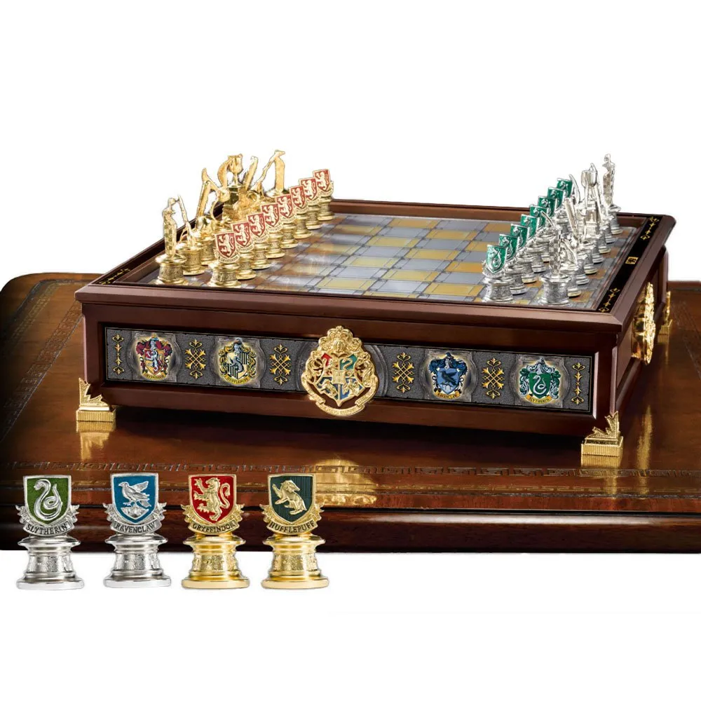 Детская настольная игра Noble Collection Hogwarts Houses Quidditch Chess, золотой
Детская настольная игра Noble Collection Hogwarts Houses Quidditch Chess, золотой