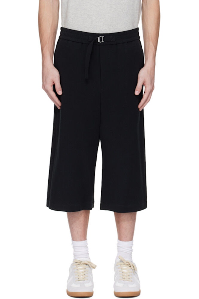 Черные эластичные шорты большого размера AMI Paris
Черные эластичные шорты большого размера AMI Paris