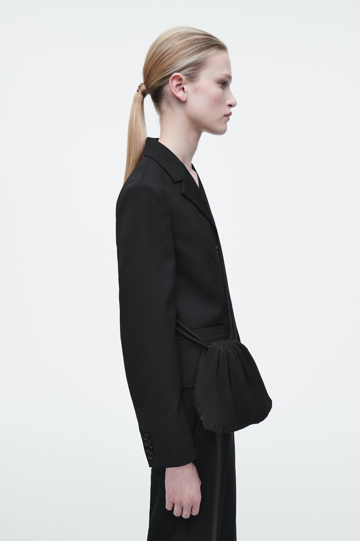 Сумка через плечо scallop COS, черный
Сумка через плечо scallop COS, черный