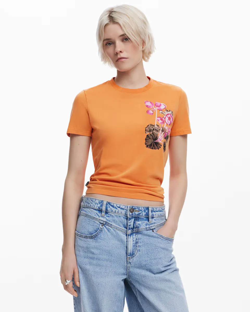 Женская футболка, дизайн которой разработал Кристиан Лакруа Desigual, оранжевый
Женская футболка, дизайн которой разработал Кристиан Лакруа Desigual, оранжевый