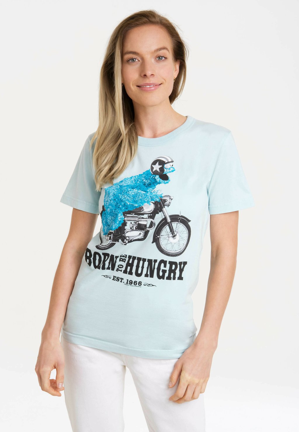 Футболка с принтом SESAMSTRASSE KRÜMELMONSTER MOTORRAD LOGOSHIRT, светло-голубой
Футболка с принтом SESAMSTRASSE KRÜMELMONSTER MOTORRAD LOGOSHIRT, светло-голубой