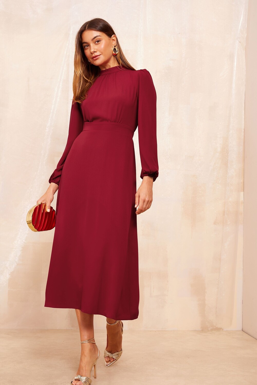 Платье миди с высоким воротом, длинными рукавами и отделкой бантом Friends Like These, красный 
Платье миди с высоким воротом, длинными рукавами и отделкой бантом Friends Like These, красный