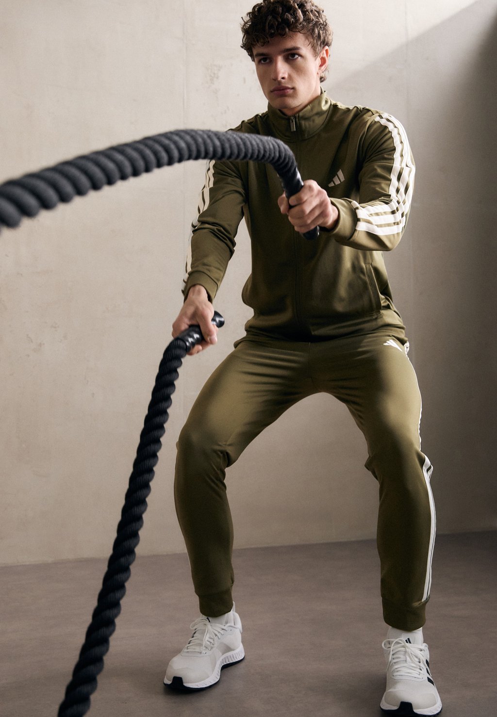 Спортивный костюм adidas Sportswear, оливковый
Спортивный костюм adidas Sportswear, оливковый