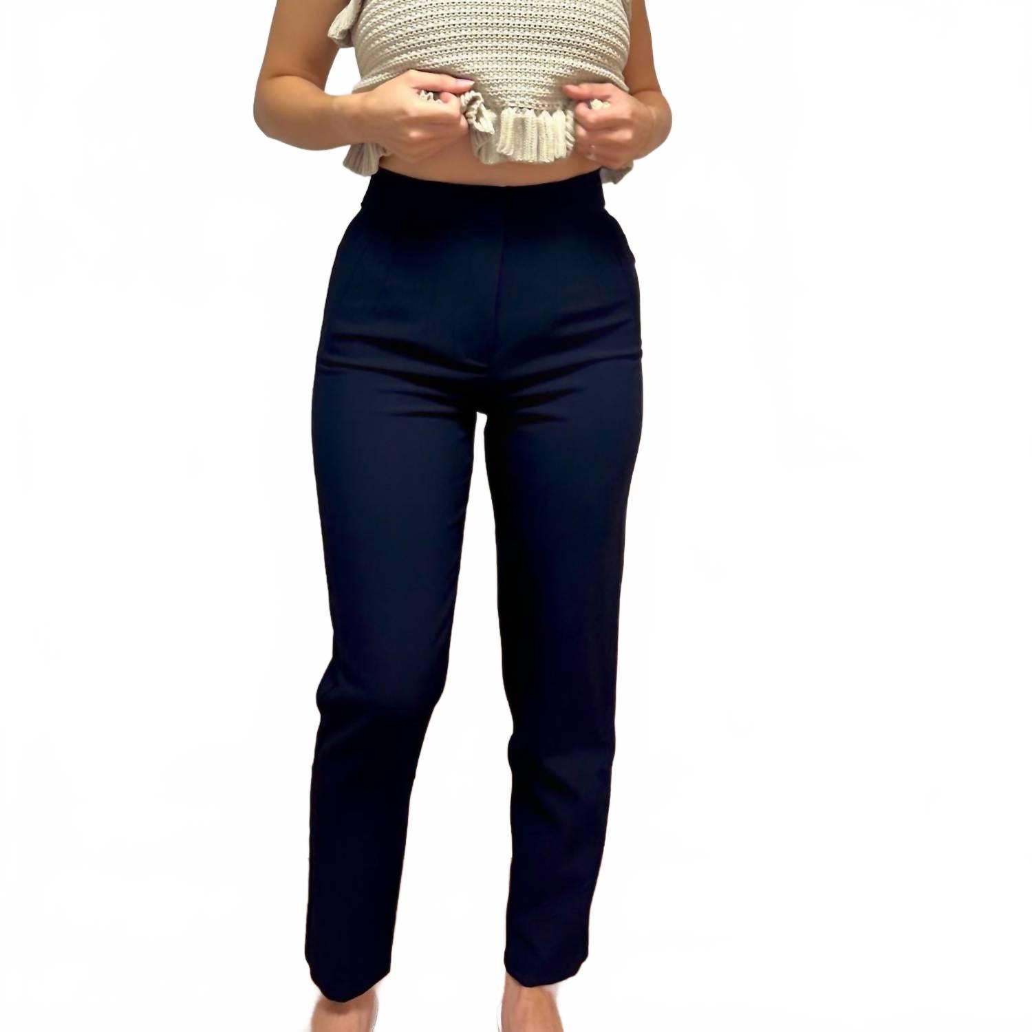 Брюки для деловой женщины в темно-синем цвете Fore
Брюки для деловой женщины в темно-синем цвете Fore