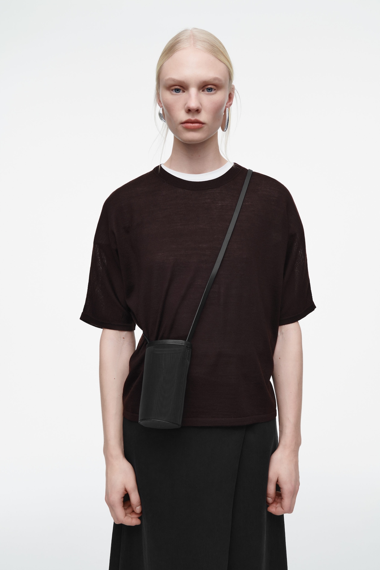 Сумка для бутылки через плечо COS, черный
Сумка для бутылки через плечо COS, черный