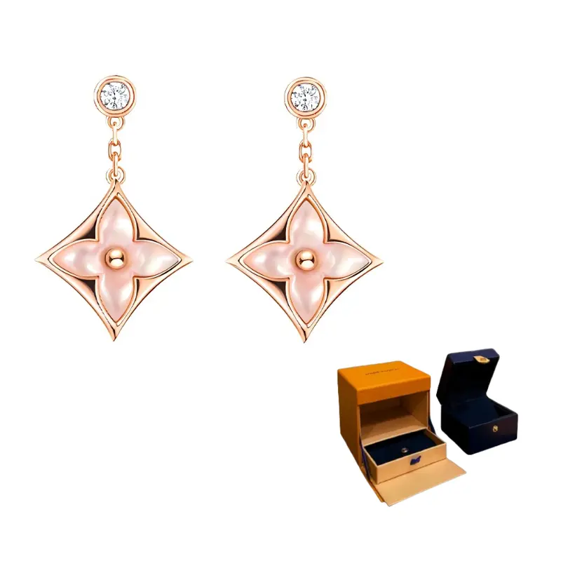 LOUIS VUITTON Серьги Color Blossom Bb Star розовое золото розовый перламутр и diamonds
LOUIS VUITTON Серьги Color Blossom Bb Star розовое золото розовый перламутр и diamonds